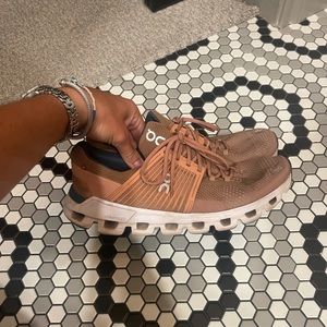 On cloudswift running shoes